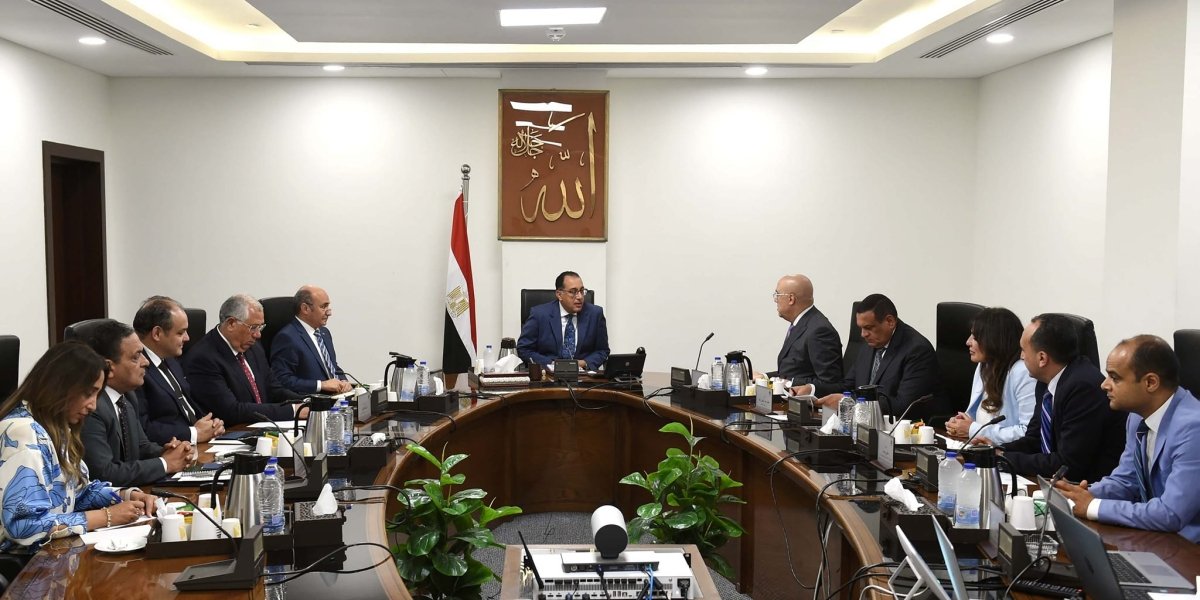 رئيس الوزراء يستعرض ضوابط حوكمة الإجراءات المتبعة في تحصيل مقابل التحسين