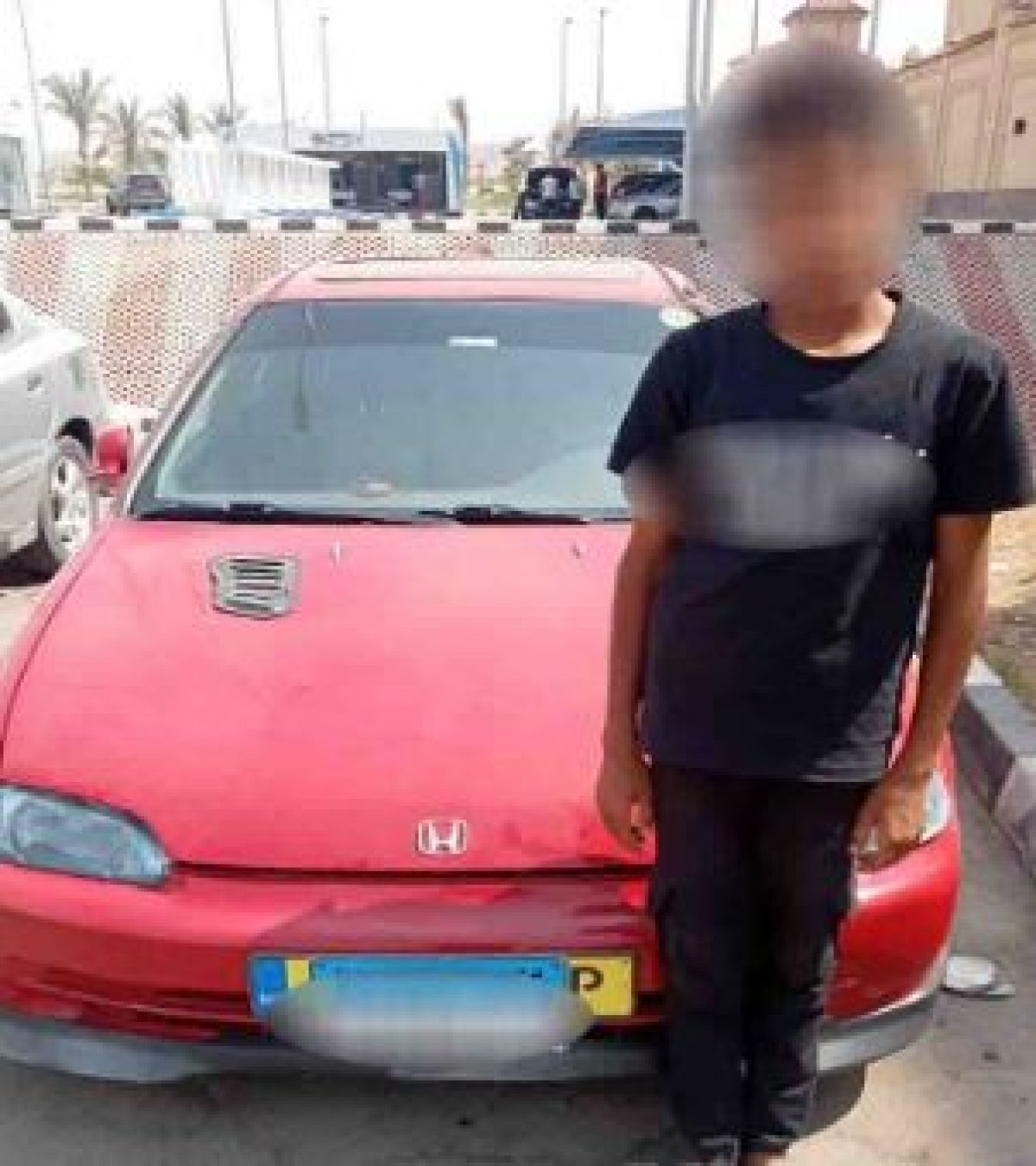 عرض حياة المواطنين للخطر.. ضبط طفل يقود سيارة بالقاهرة 		