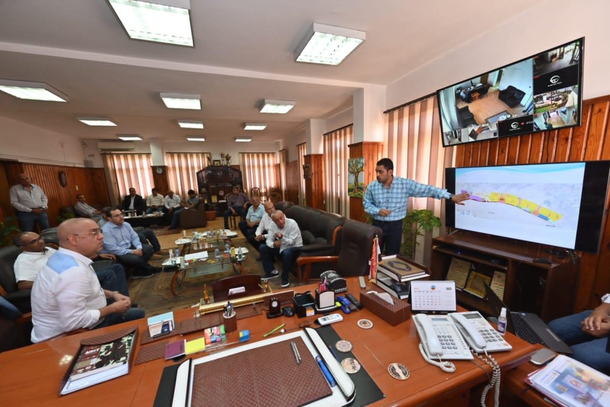 وزير الإسكان يعقد اجتماعا بمقر جهاز "النوبارية الجديدة" لمتابعة سير العمل بمختلف القطاعات