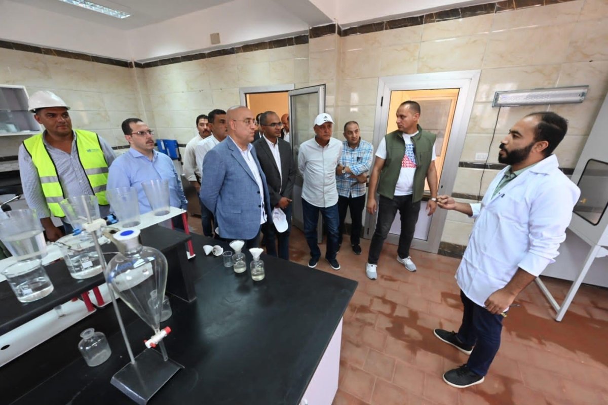 وزير الإسكان يتفقد مشروعات "تطوير محاور الطرق" و"سكن كل المصريين" بمدينة السادات