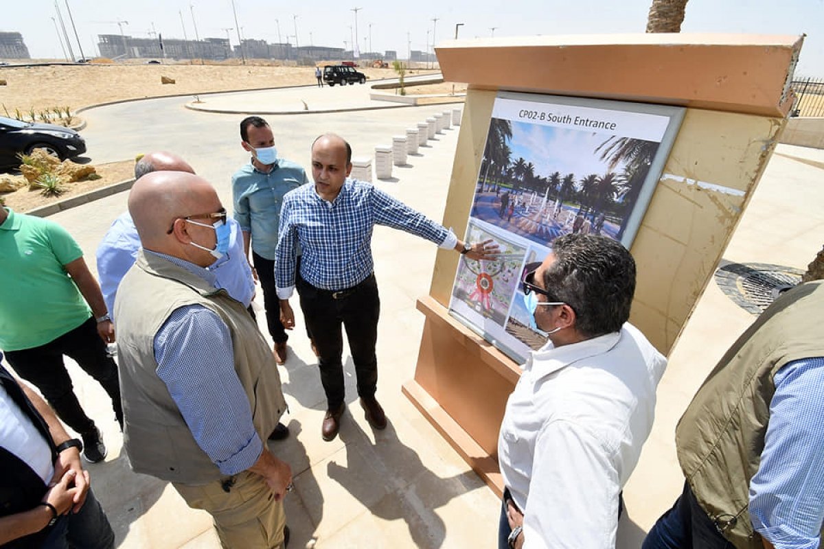وزير الإسكان يتفقد سير العمل بمشروع الحدائق المركزية بالعاصمة الإدارية الجديدة "كابيتال بارك"