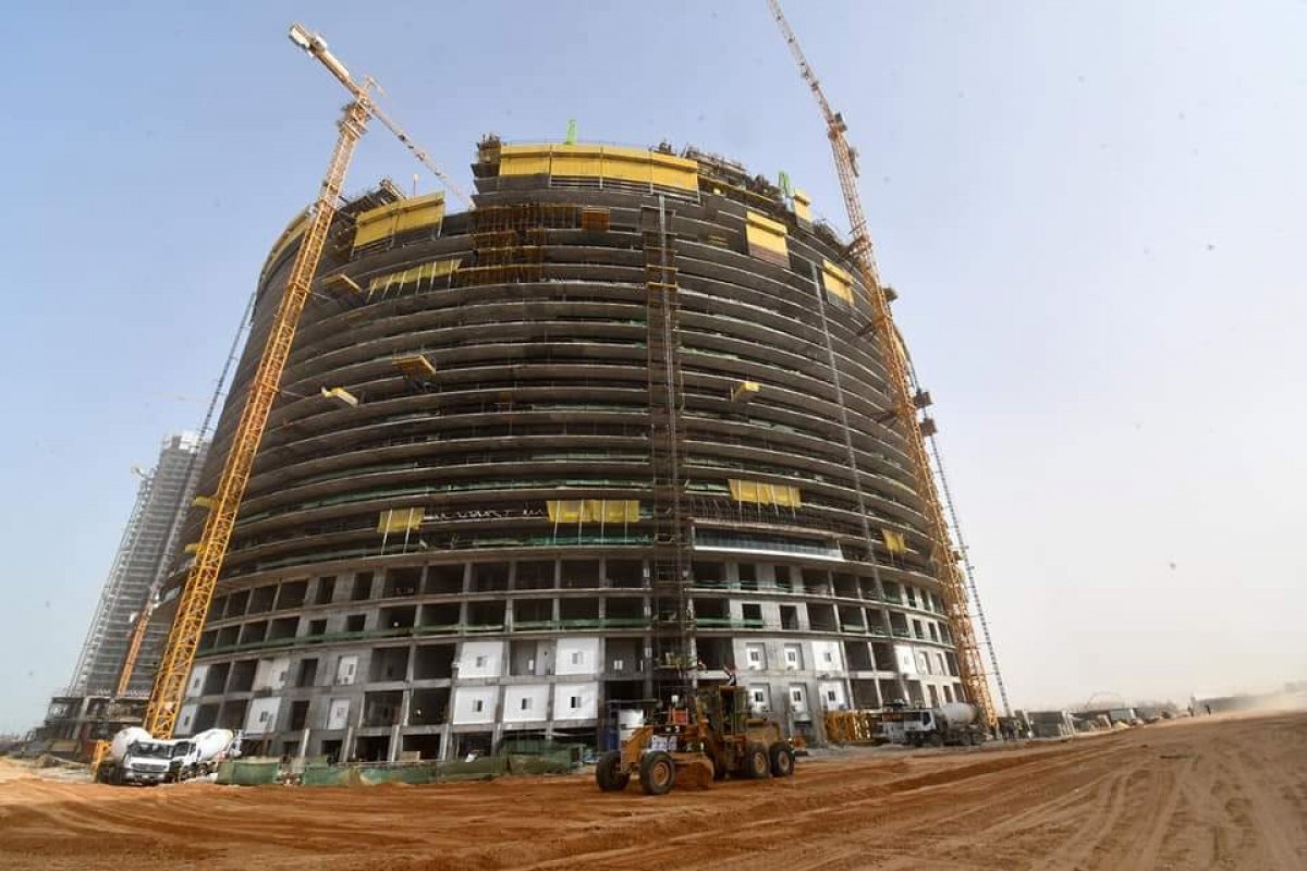 وزير الإسكان يتفقد منطقة الأبراج الشاطئية بمدينة العلمين الجديدة.