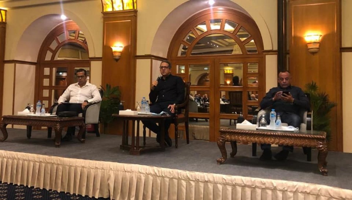 وزير السياحة والآثار يعقد اجتماعا موسعا مع المستثمرين وممثلي السياحة الثقافية  في الأقصر