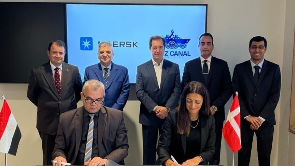 قناة السويس و«ميرسك» العالمية يوقعان اتفاقية تمديد التعاون الثنائي للتدريب والتحول الأخضر  وبناء القاطرات البحرية 