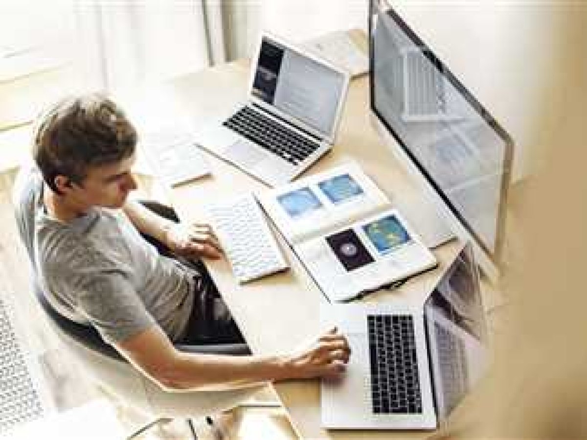 انتبه من العمل «أونلاين».. «دراسة» تؤكد استخدام شركات برامج مراقبة وتتبع للعاملين 