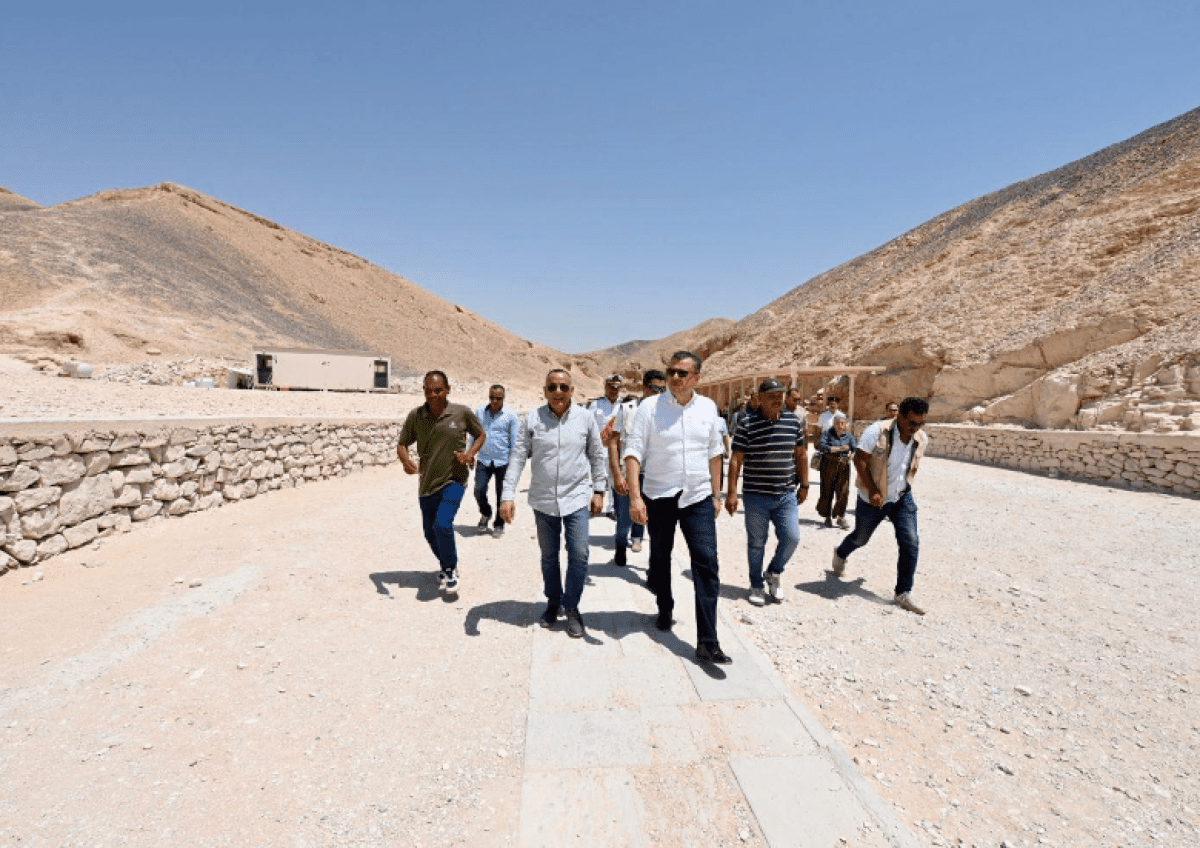 وزير السياحة والآثار يتفقد مواقع أثرية بالأقصر