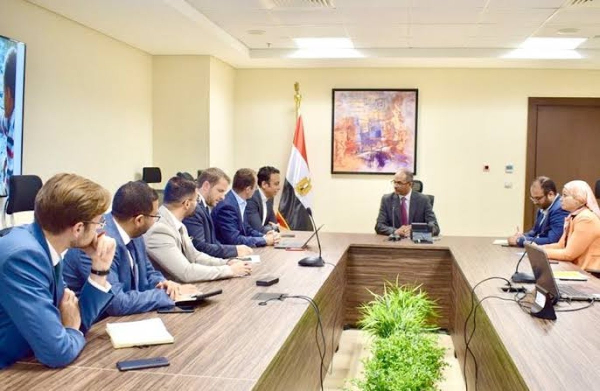 نائب وزير الإسكان يلتقى أحد التحالفات العالمية لإنشاء محطات تحلية مياه البحر