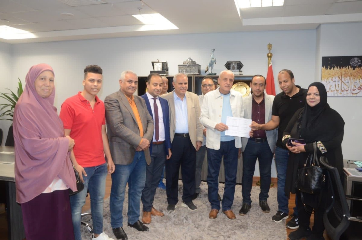 "الإسكان": تسليم أول رخصة بناء بمنطقة السلام المضافة لمدينة الشروق كنتيجة ختامية لأعمال التقنين