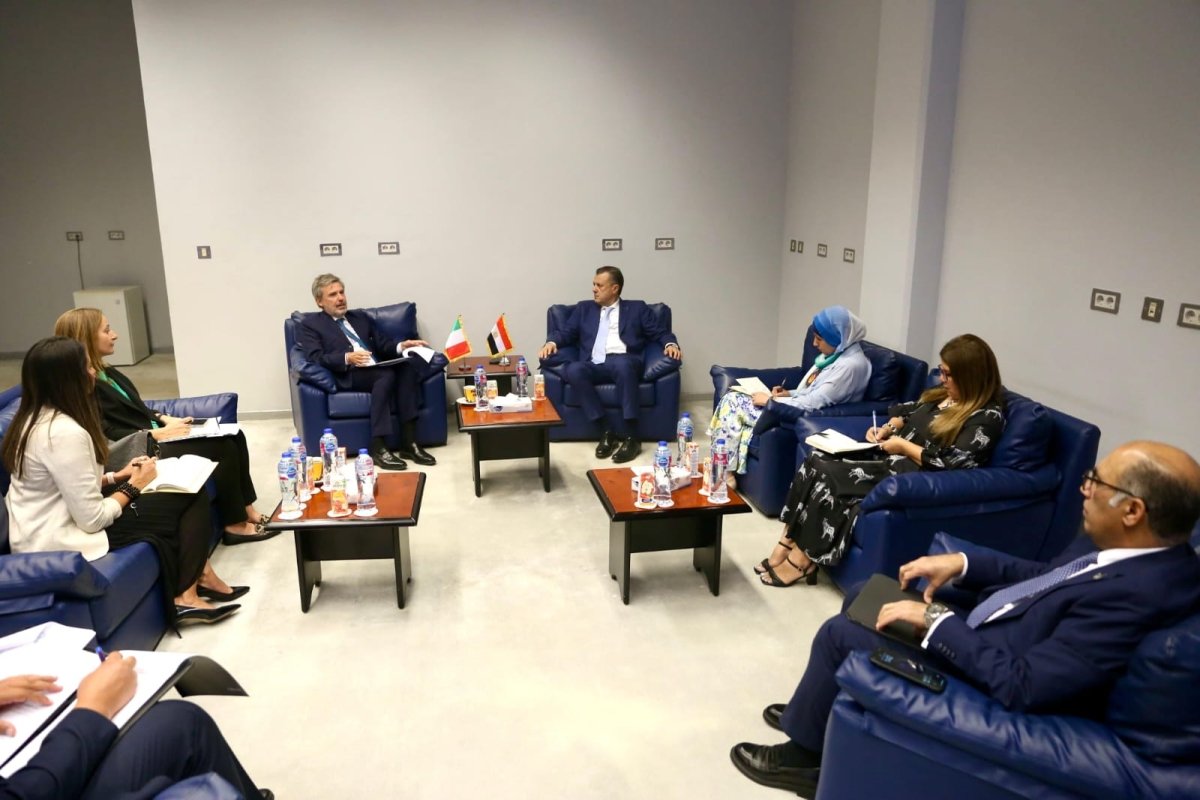 وزير السياحة يناقش مع سفير إيطاليا استعدادات افتتاح المتحف اليوناني الروماني بالإسكندرية