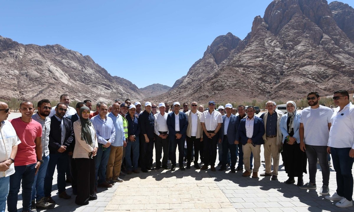 «مدبولي» يتفقد مشروع إنشاء ساحة ومبنى السلام بسانت كاترين