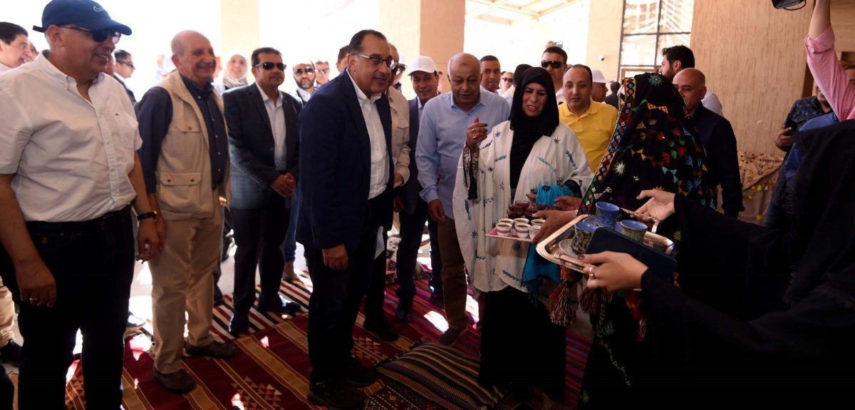 «مدبولي» يلتقى مشايخ البدو وقساوسة دير سانت كاترين.. ويؤكد: المشروع سيكون مصدر خير على سيناء