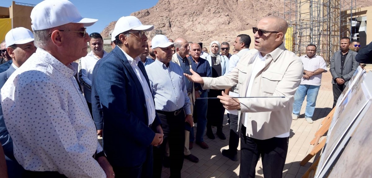 رئيس الوزراء يتفقد المنطقة السكنية الجديدة بالزيتونة في سانت كاترين.. ووزير الإسكان: مجتمع سكني لاستيعاب الحركة السياحية 