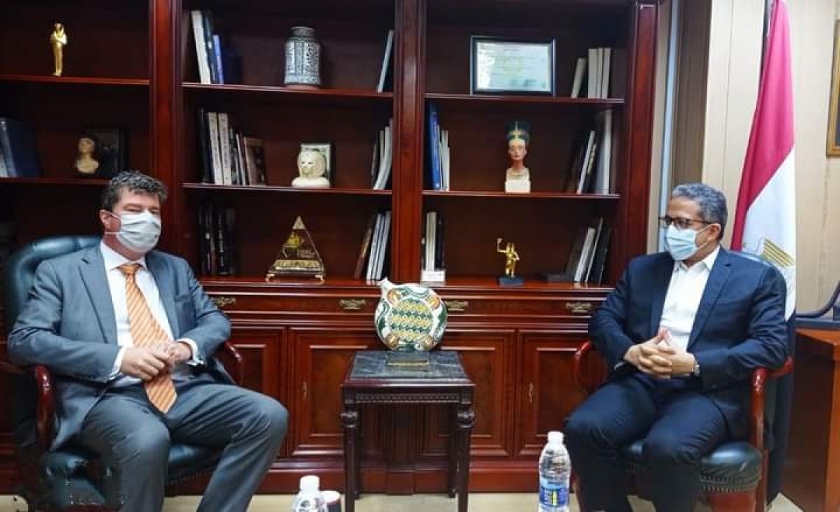 وزير السياحة والآثار يستقبل سفير دولة بلجيكا لبحث سبل التعاون المشتركة بين البلدين 