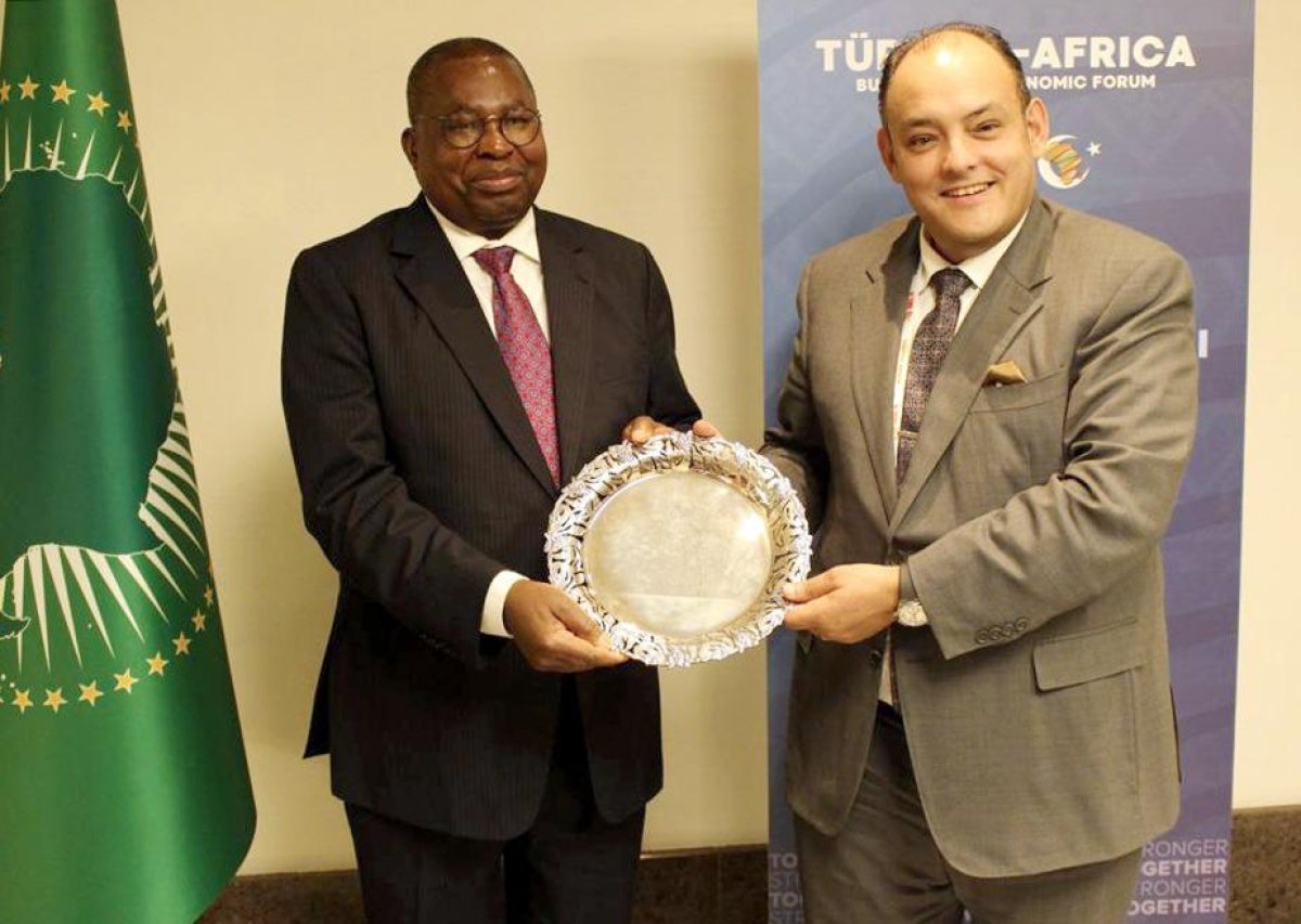 وزير التجارة يبحث مع مفوض التنمية الاقتصادية ملفات التعاون المشترك بين مصر والاتحاد الأفريقي