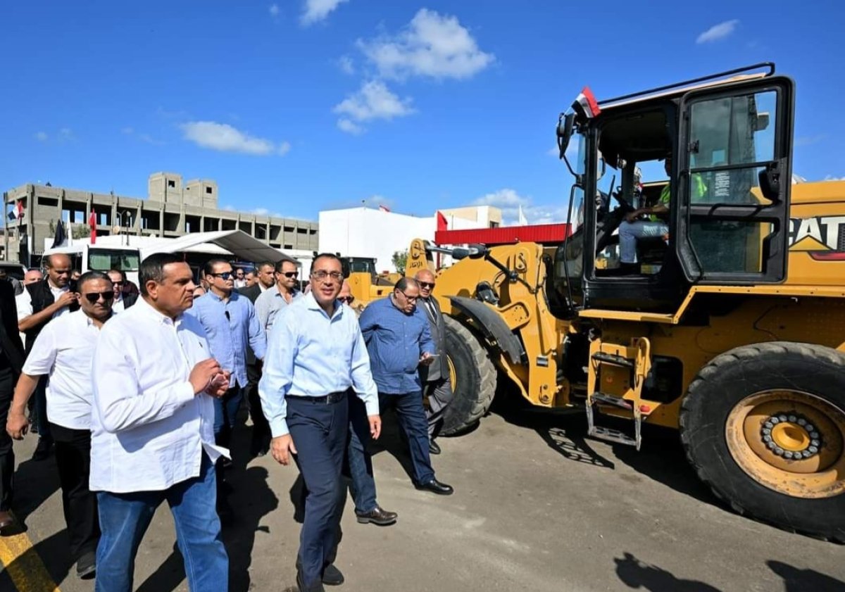 《مدبولي》 يشهد اصطفافاً لمُعدات المراكز والمدن والأحياء ببورسعيد استعدادا لموسم الأمطار