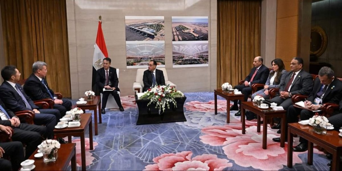 خلال منتدى الحزام والطريق للتعاون الدولي.. رئيس الوزراء يلتقي مسئولي CSCEC الصينية