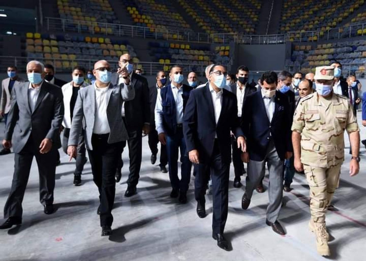 استعدادا لكأس العالم لليد.. رئيس الوزراء يتفقد التشطيبات النهائية للصالة المغطاة بمدينة ٦ أكتوبر