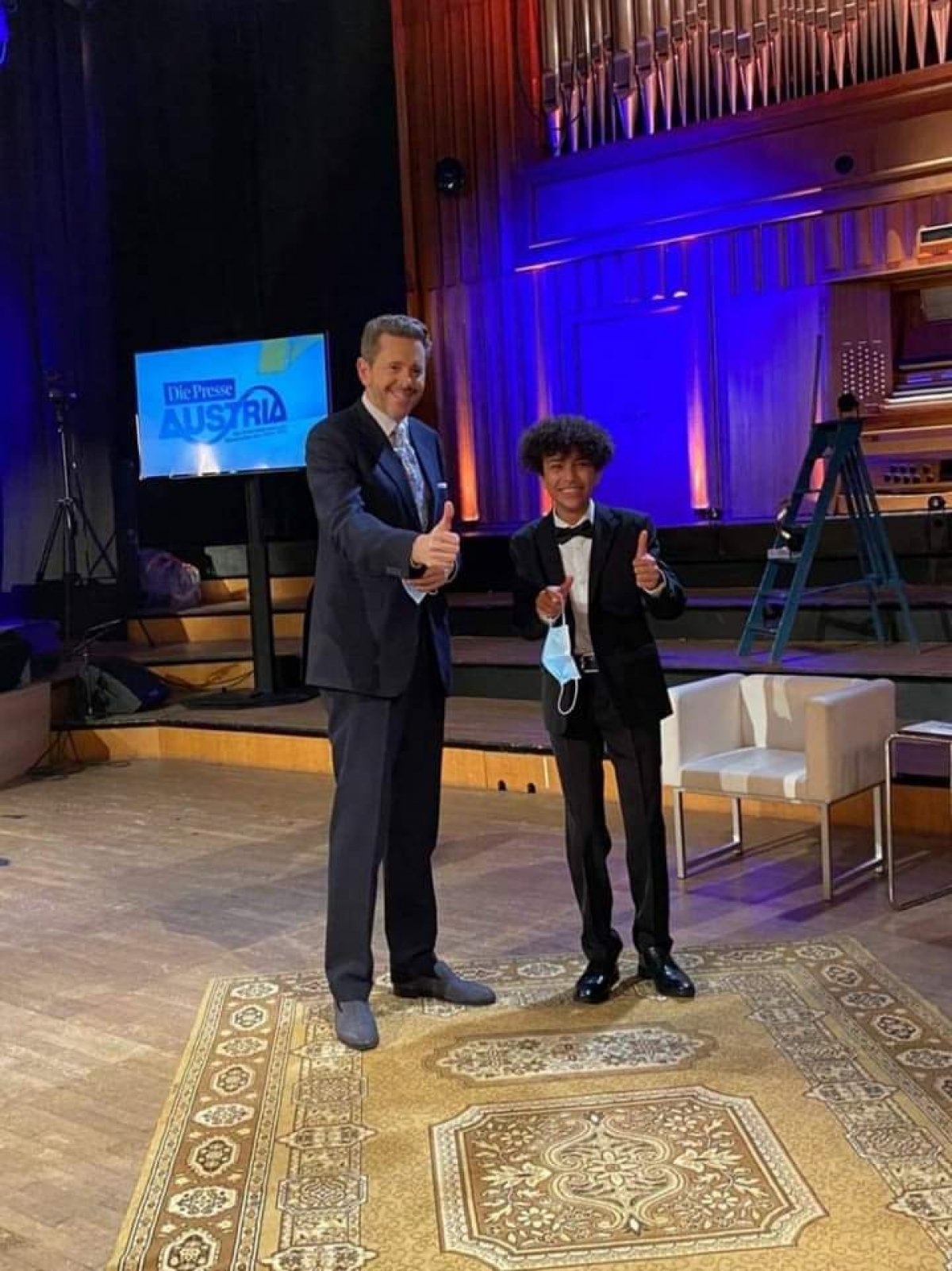 وزيرة الهجرة تتواصل مع طفل مصري بالخارج بعد فوزه بجائزة شخصية العام بالنمسا 