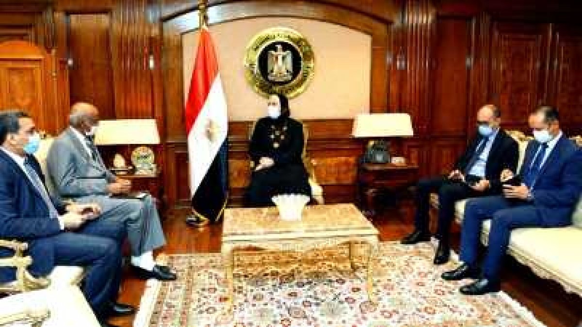 وزيرة التجارة والصناعة: حريصون على المساهمة فى إعادة تأهيل وتشغيل المصانع السودانية المغلقة  