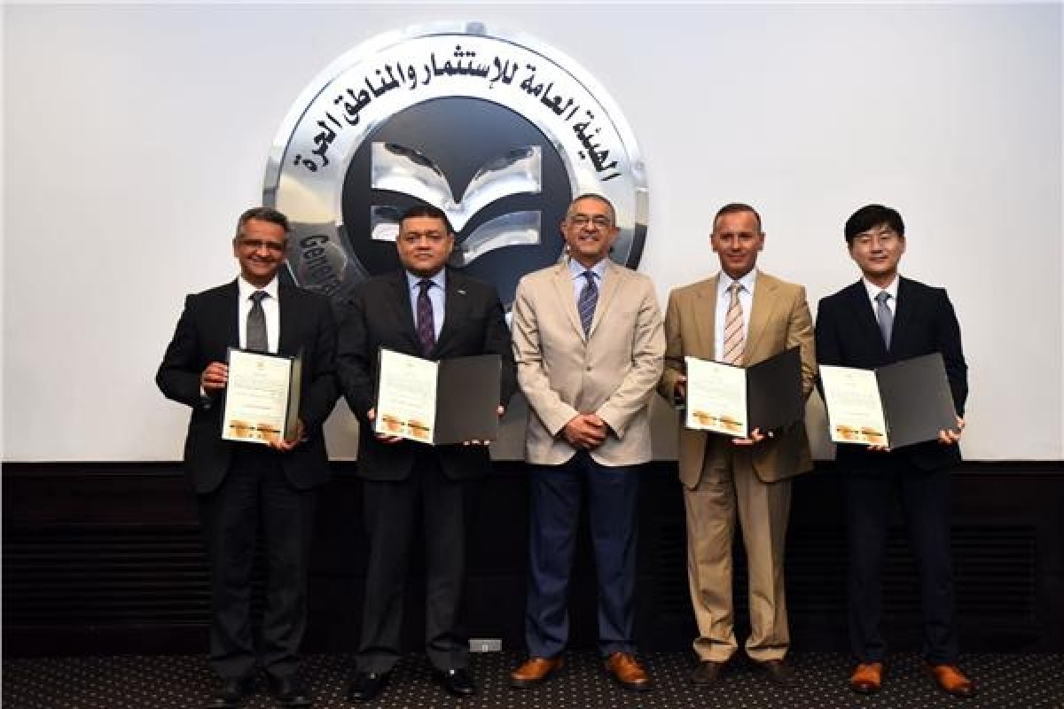 لتسريع عملية الإنشاء والتشغيل.. الاستثمار والمناطق الحرة تسلم 4 رخص ذهبية جديدة