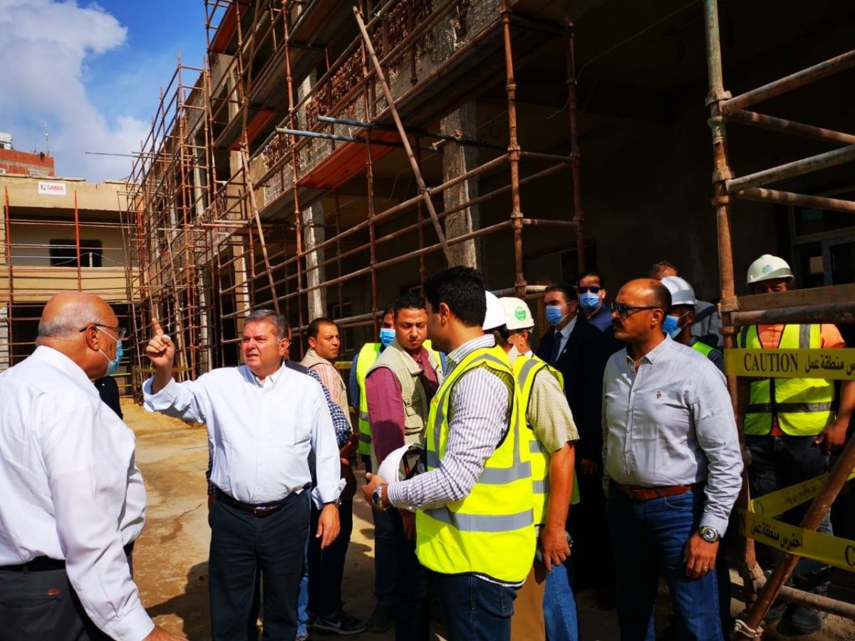 وزير قطاع الأعمال يتفقد أعمال إنشاء أكبر مصنع غزل في العالم