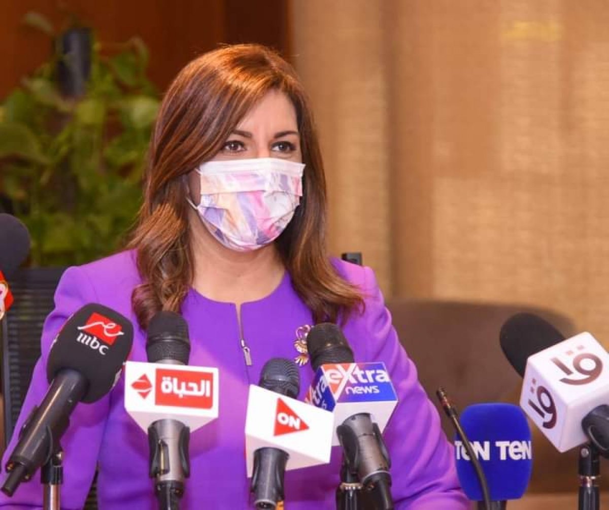 نبيلة مكرم تترأس غرفة عمليات وزارة الهجرة لمتابعة مشاركة المصريين بالخارج في انتخابات "النواب" 