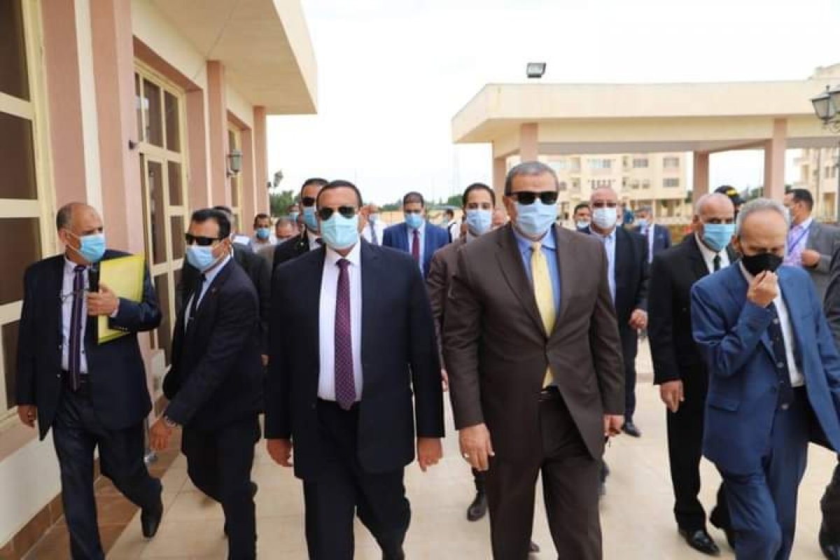 وزير القوي العاملة يتفقد مصنع النوبارية لصناعة وتكرير السكر بالبحيرة