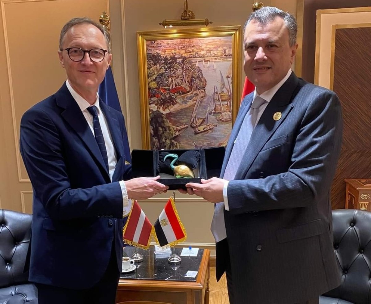 وزير السياحة والآثار يبحث مع سفير لاتفيا بالقاهرة أوجه تعزيز التعاون بين البلدين