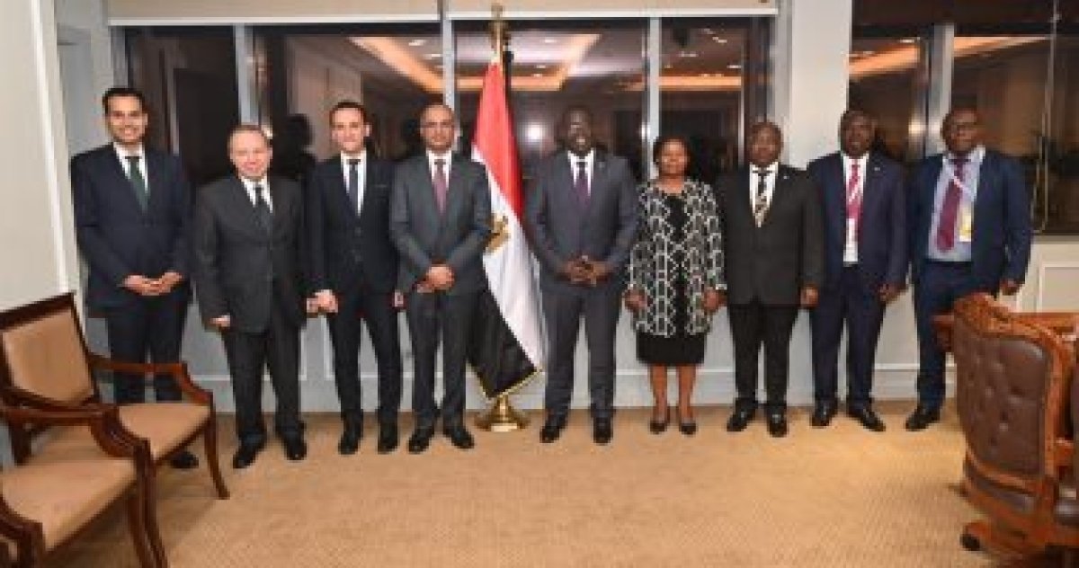 مسئولو «الإسكان» يبحثون مع وزير التجارة بزامبيا التعاون بمجالات الإسكان