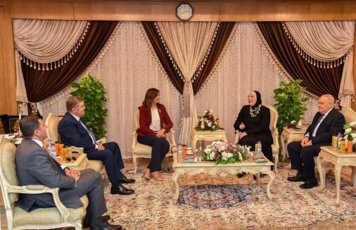 اجتماع وزراء الهجرة والصناعة وقطاع الاعمال والعربية للتصنيع  للتحضير  لمؤتمر مصر تستطيع بالصناعة