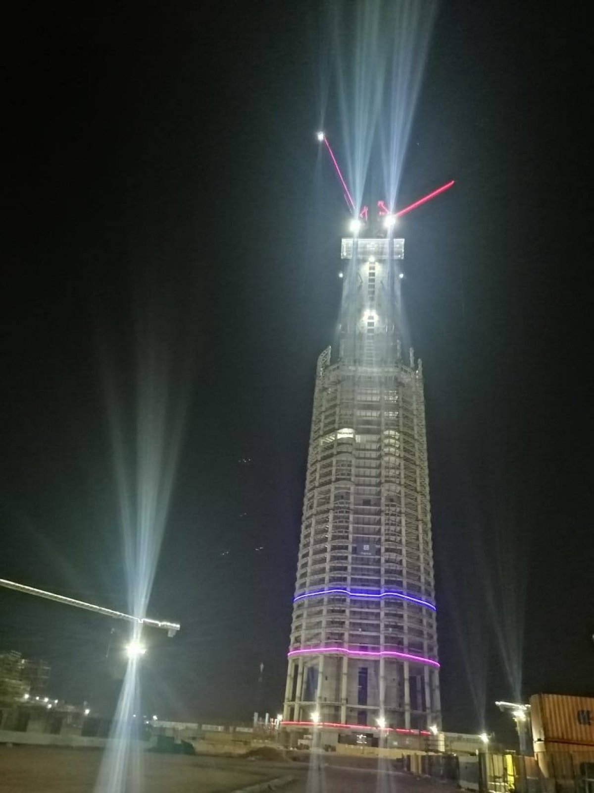 وزير الإسكان: معدل تنفيذ البرج الأيقونى بالعاصمة الإدارية وصل إلى الطابق 49 بارتفاع 240 متر