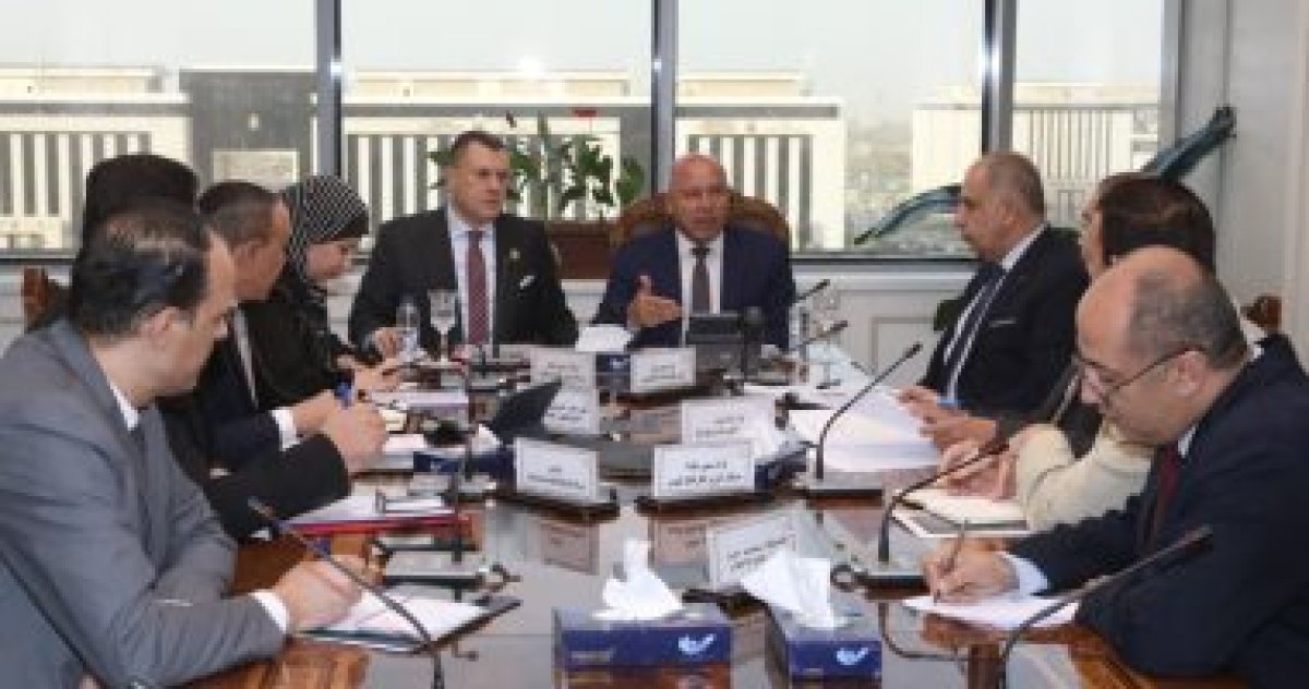 وزيرا النقل والآثار يبحثان سبل تعظيم «السياحة النيلية» في مصر