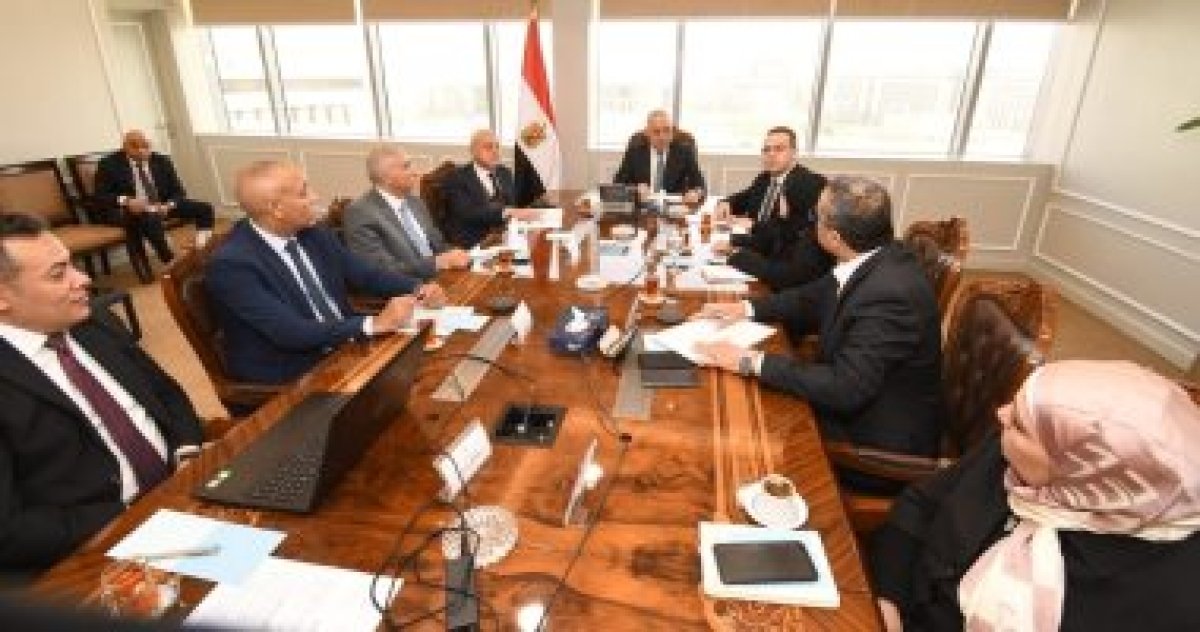 وزير الإسكان يتابع معدلات تنمية أراضي الساحل الشمالي الغربي