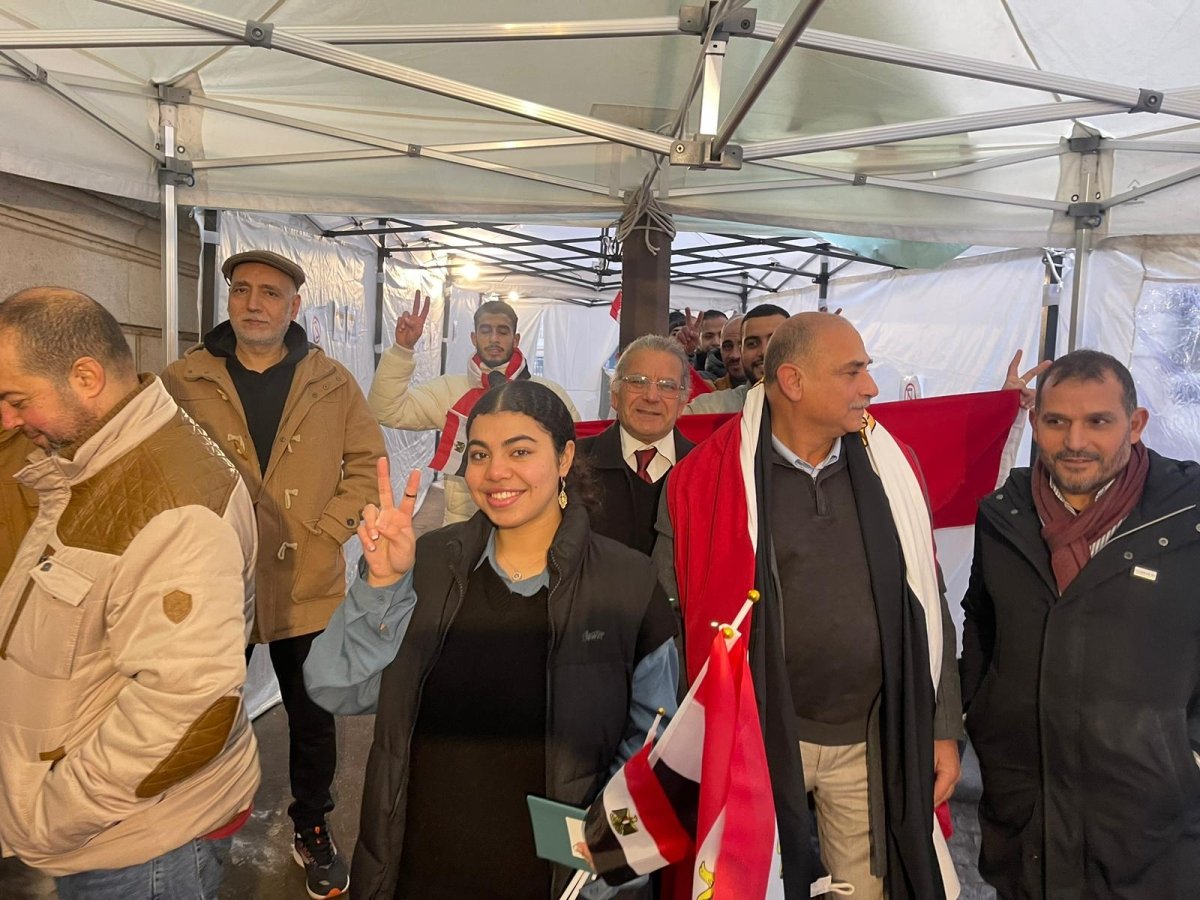 المصريين بالخارج يدلون بأصواتهم في الانتخابات الرئاسية.. صور 