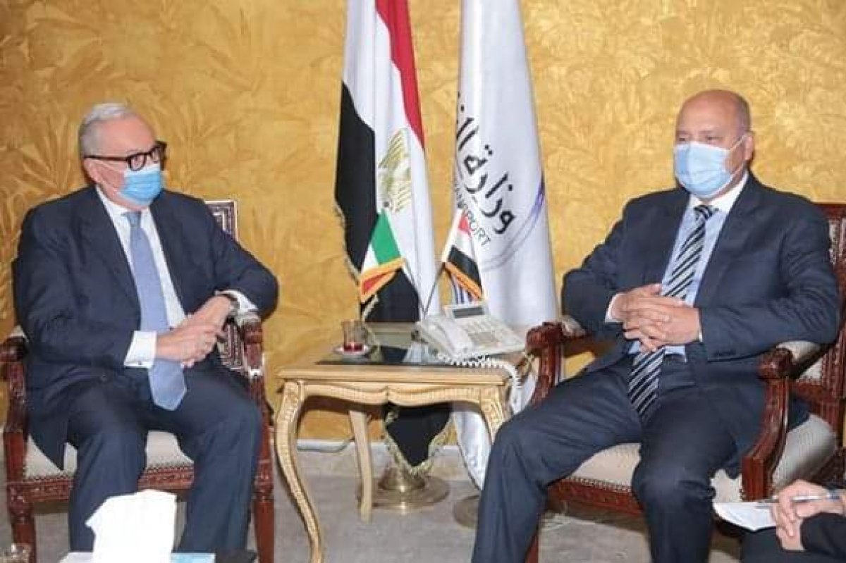 وزير النقل يبحث مع السفير الايطالي التعاون في مجال تشغيل خطوط ملاحية منتظمة بين موانئ البلدين