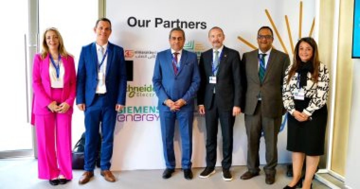 رئيس العاصمة الإدارية يلتقي مسؤولي شنايدر إلكتريك لبحث أحدث حلول ترشيد الطاقة
