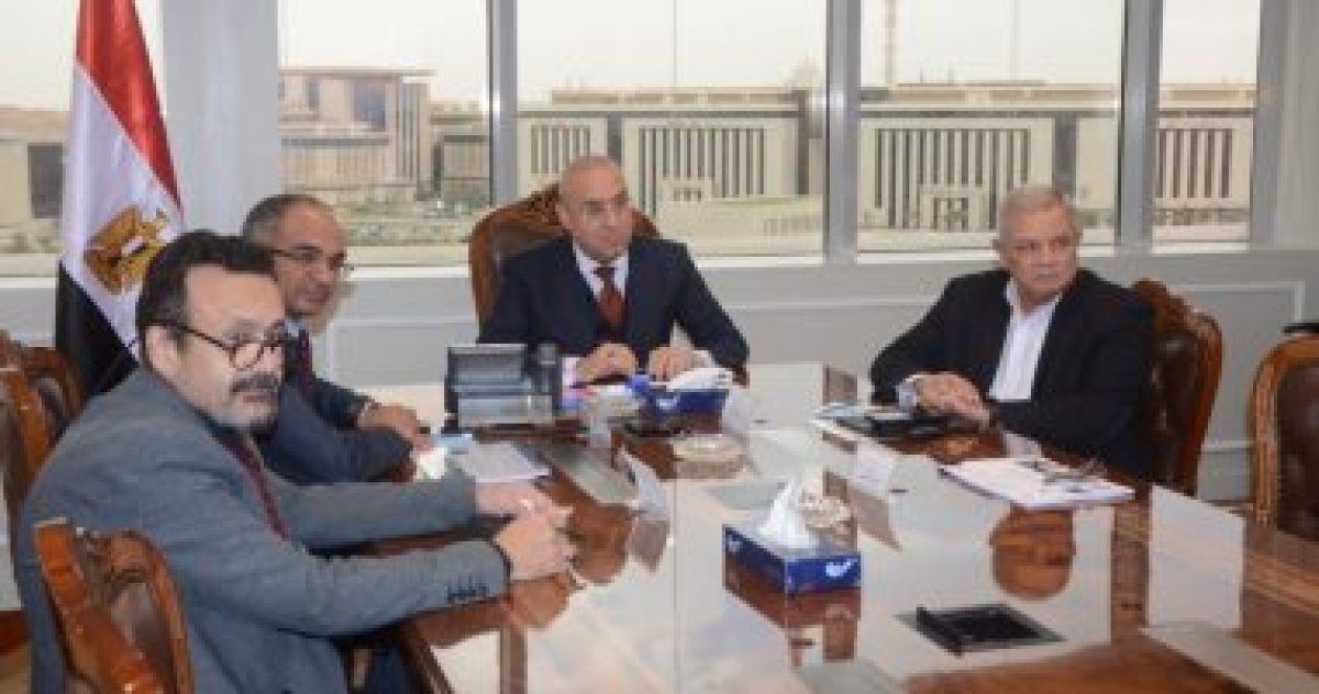 وزير الإسكان يتابع موقف تنفيذ مشروع تحسين نوعية المياه بمصرف كيتشنر