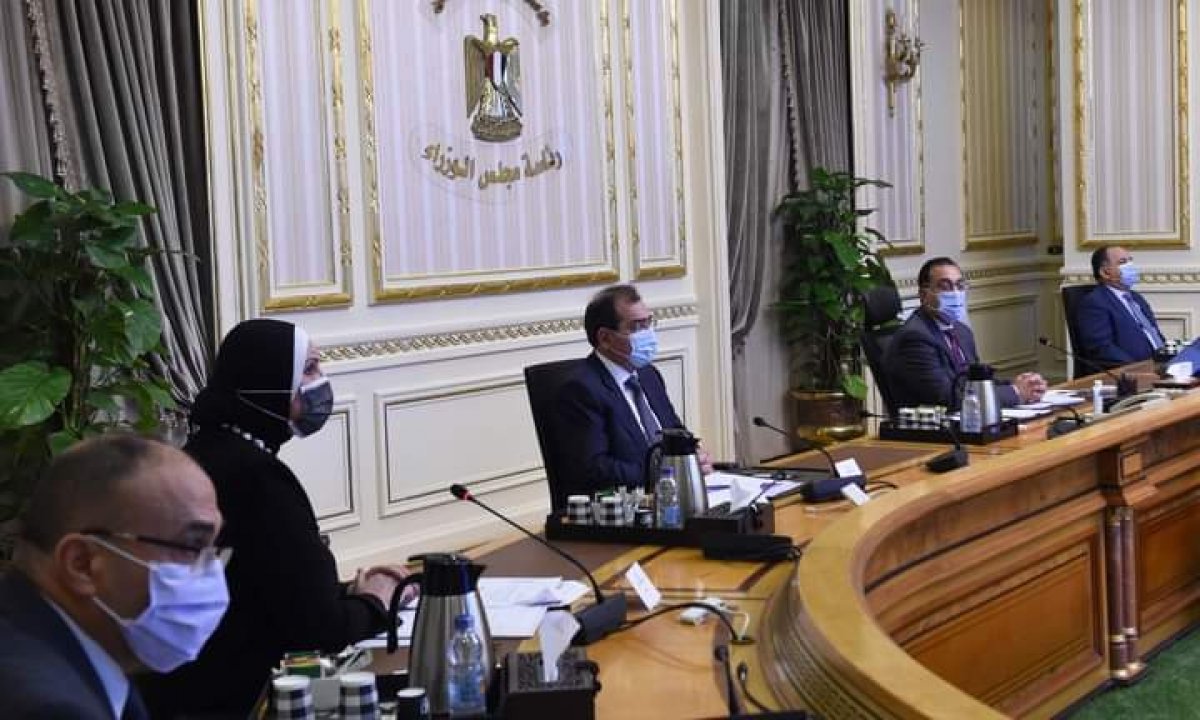 مدبولي يتابع تنفيذي مشروع إقامة محطات تموين السيارات بالغاز الطبيعي