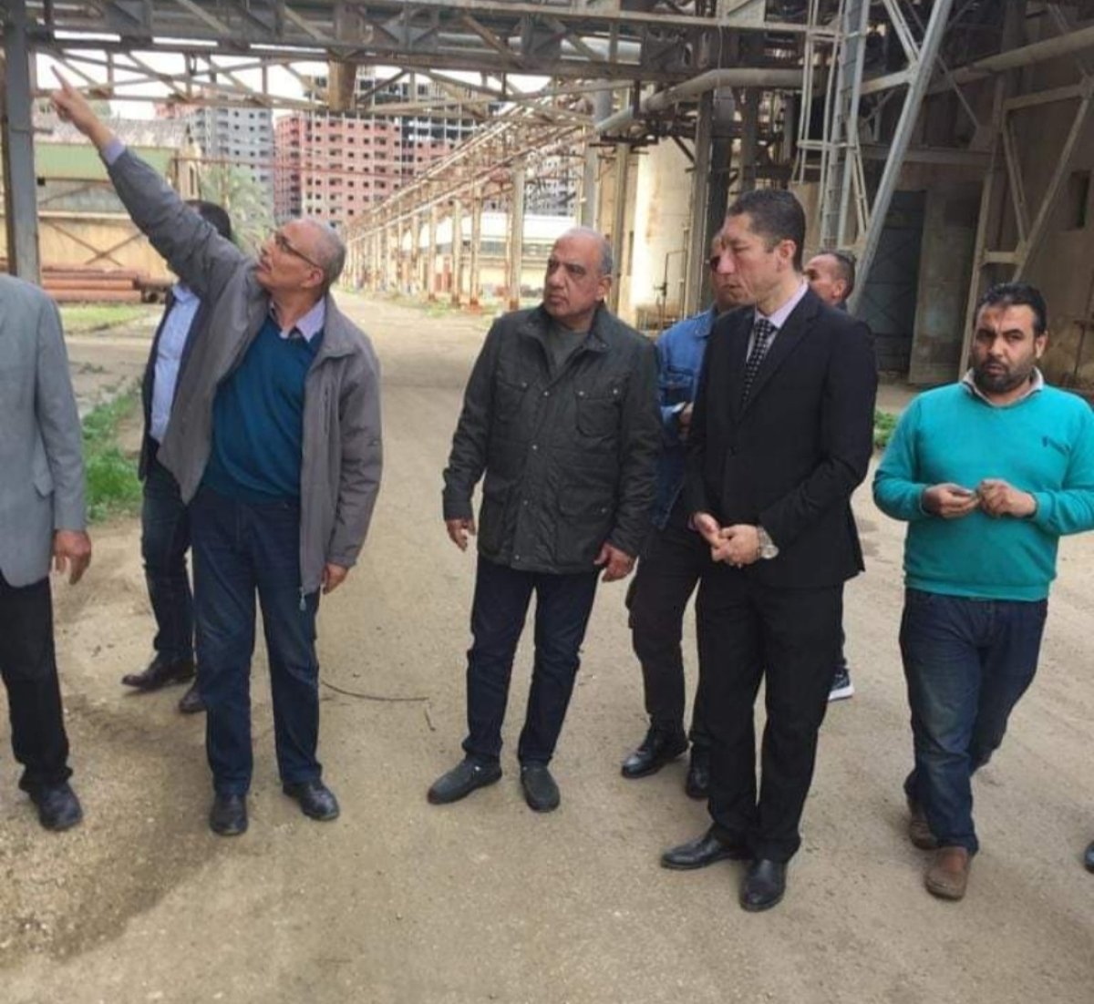 وزير قطاع الأعمال يتفقد أعمال تنفيذ مشروع تطوير شركة الحرير الصناعي والبوليستر بالبحيرة 