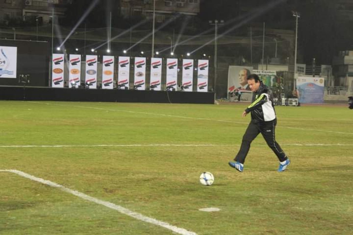 وزير التعليم العالي يشهد انطلاق دوري الوزارات ويشارك في مباراة استعراضية