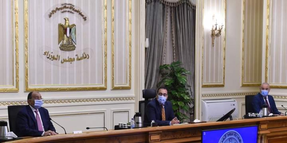 مدبولى: إتاحة 300 مليون جنيه لرفع كفاءة وانشاء محطتي صرف صحي وأمطار بالإسكندرية والشرقية