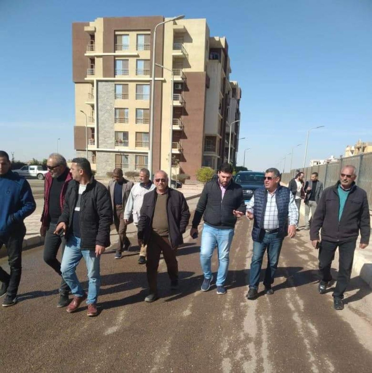 وزير الإسكان يتابع سير العمل بعددٍ من مشروعات الطرق والمرافق والتطوير الجاري تنفيذها بمدينة السادات