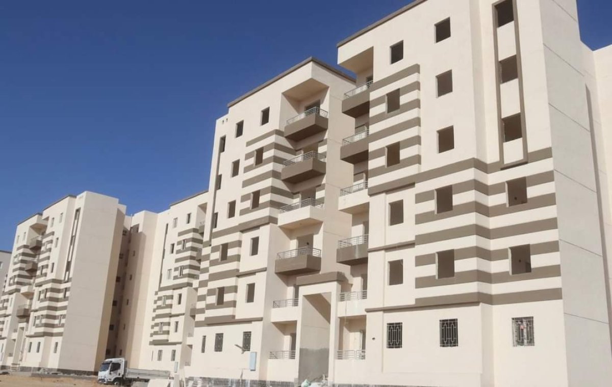 وزير الإسكان يُتابع موقف وحدات المبادرة الرئاسية «سكن لكل المصريين» والموقف الإقليمي الجديد بالعاشر من رمضان
