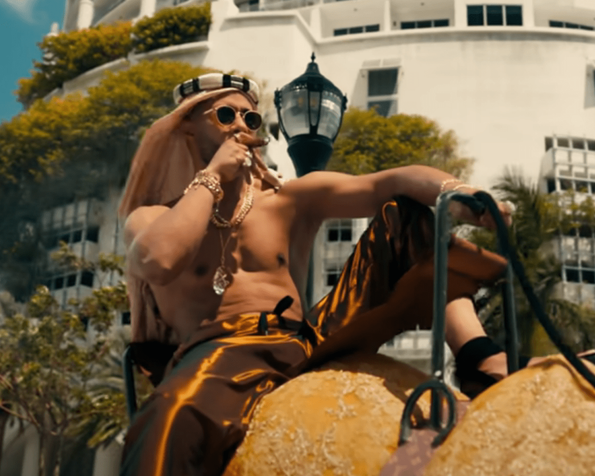 شاهد الفيديو : محمد رمضان يطلق أغنيته الجديدة "عربي" برفقة مساري وفيوتشر