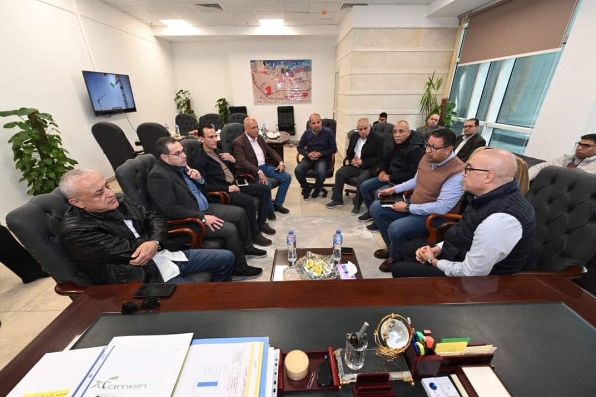 وزير الإسكان يعقد اجتماعا بمقر جهاز مدينة «العلمين الجديدة» لمتابعة سير العمل بالمشروعات الجارى تنفيذها بالمدينة