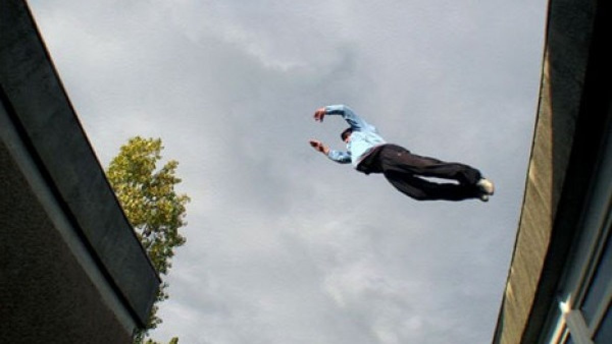 شاب يلقي بنفسه من الطابق السادس عقب انتحار زوجته بالجيزة