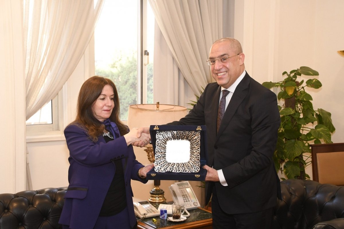 وزير الإسكان خلال لقائه نظيرته العراقية: بدأنا في تنفيذ 15 مدينة جديدة وننقف 9.5 مليار جنيه شهريًا