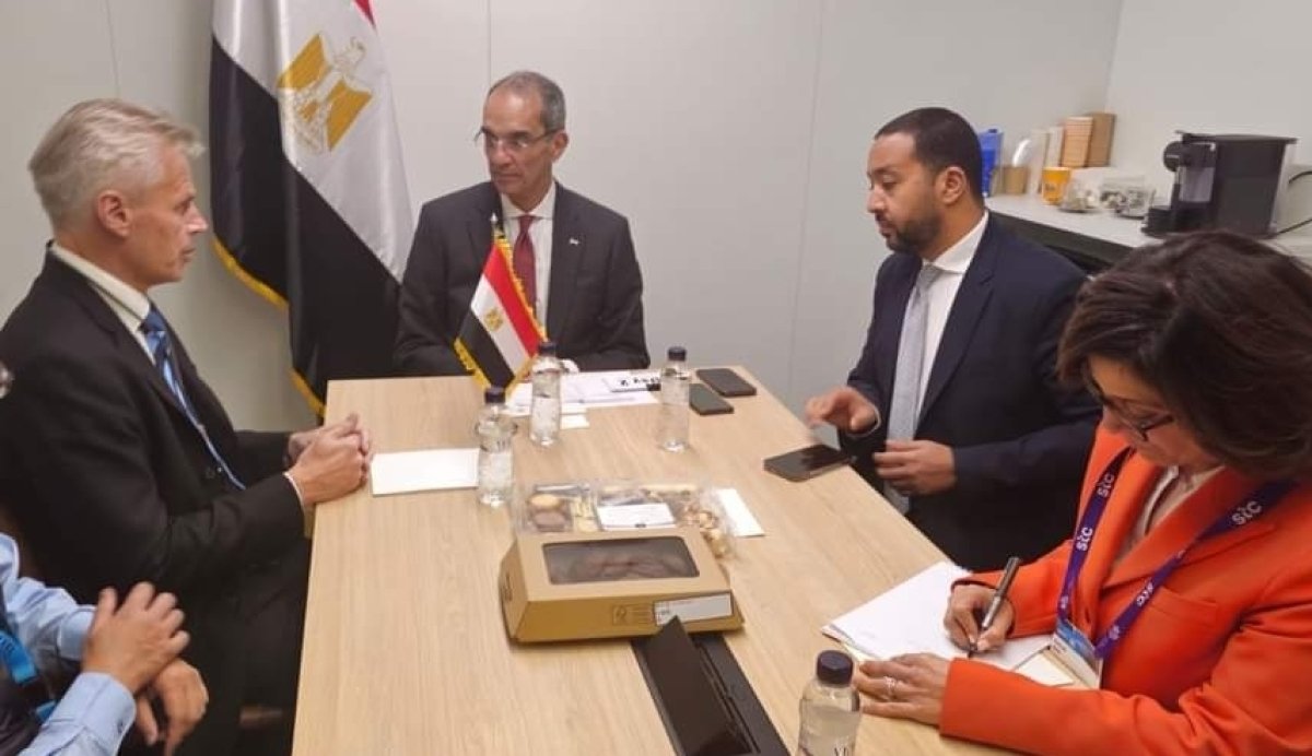 وزير الاتصالات يلتقى رئيس فوداكوم ويعقد مباحثات مع مسئولى الشركات العالمية