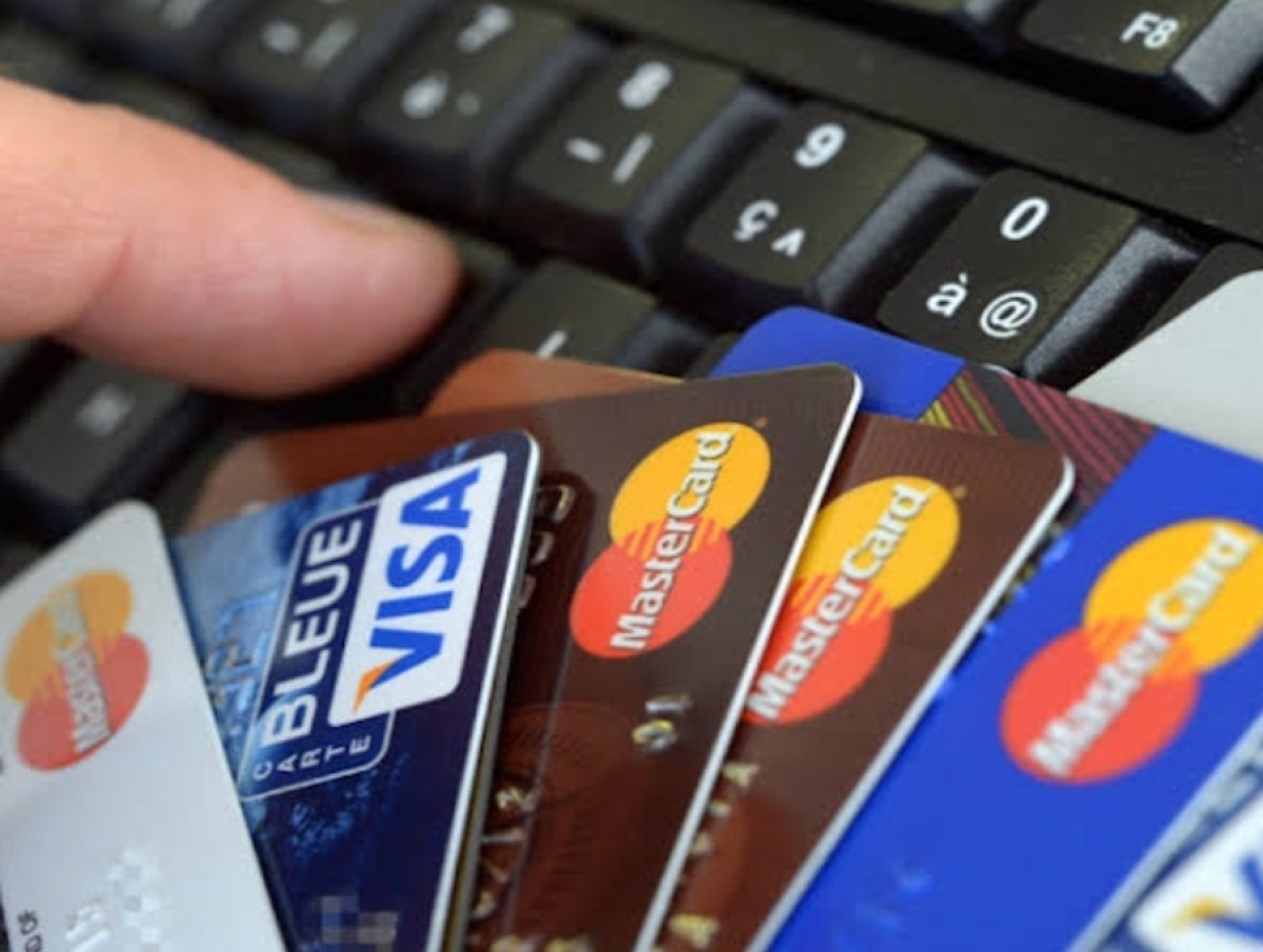 البنك المركزي:  750 مليون دولار حجم استخدامات البطاقات الائتمانية في الخارج