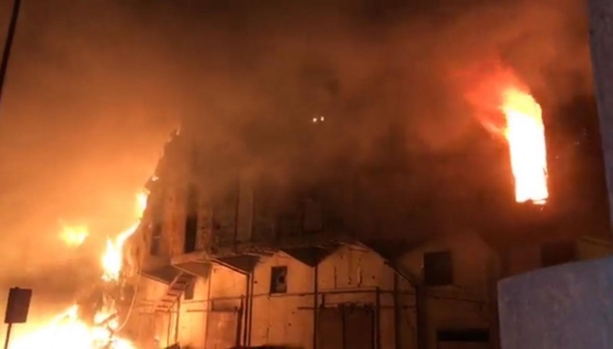 تحقيق عاجل فى حريق مخزن البضائع بميناء الإسكندرية.. ومحاسبة المقصرين